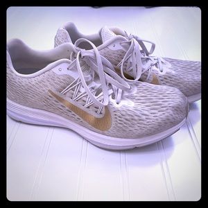 Women’s Nike zoom winflo